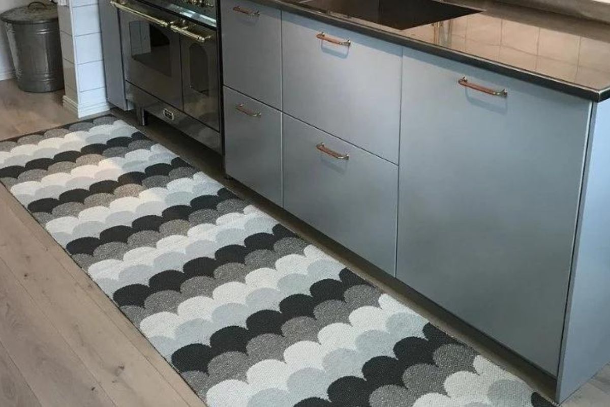 uso de tapetes na decoração de cozinhas e banheiros
