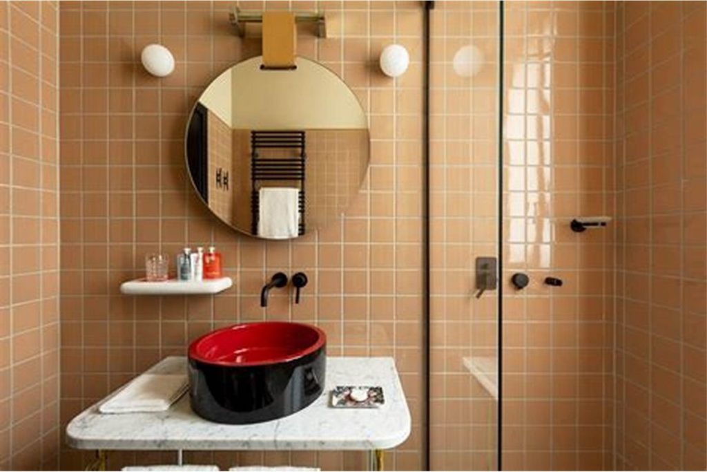 a importância de renovar seu banheiro com louças e metais coloridos