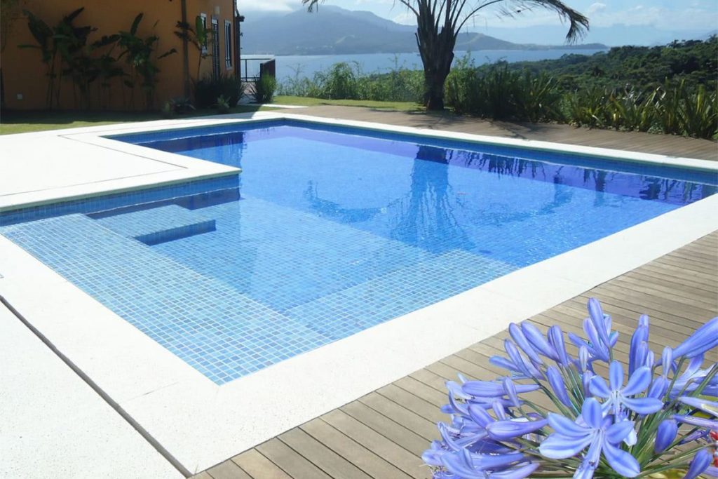8 dicas de revestimento ideal para piscina