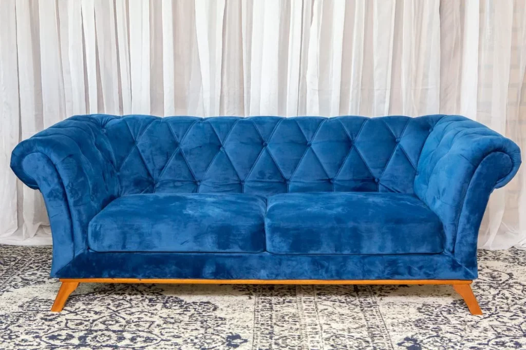 5 Modelos de Sofás para transformar sua sala em 2024
sofá de veludo colorido